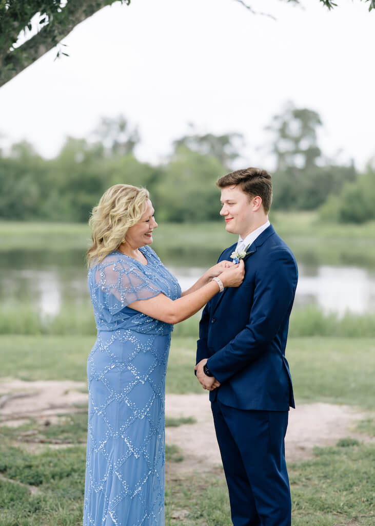 Groom and mom portrait at Olivia and Landon's Oak Crossing Wedding in Lake Charles, LA, photographed by Morgan Alysse Photography.