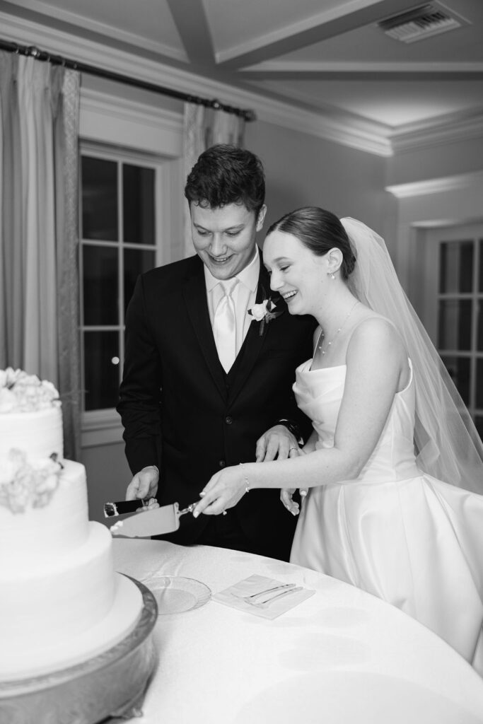 Bride and groom cutting the wedding cake at their Oak Crossing Wedding in Lake Charles, LA, photographed by Morgan Alysse Photography.