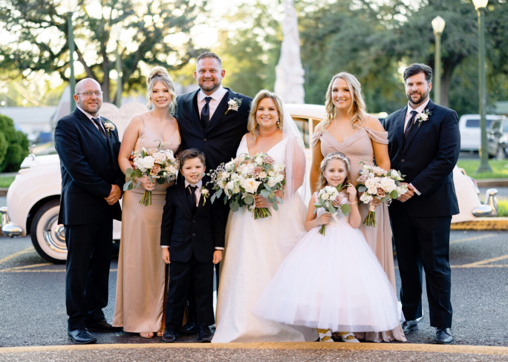 Family portrait at an Opelousas wedding with photos taken by Morgan Alysse Photography