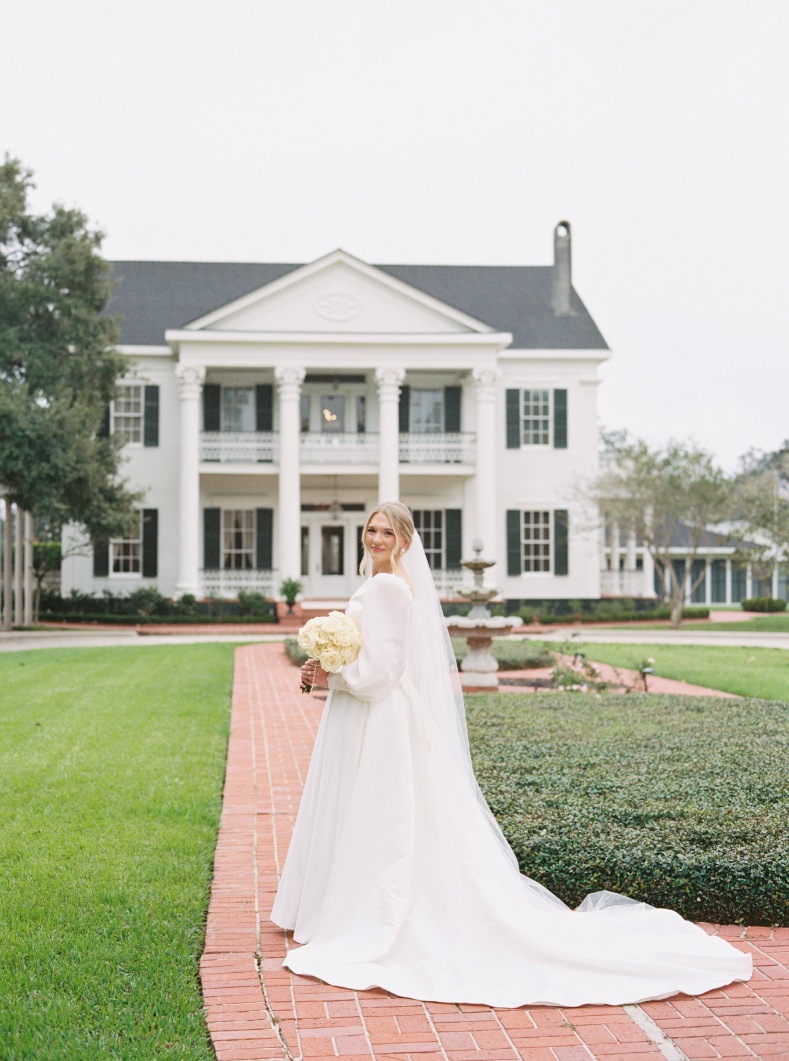 Bridal portrait photo with a veil and a white rose bouquet at Arlington Mansion taken by Morgan Alysse Photography