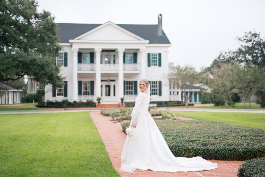 Bridal portrait photo with a veil and a white rose bouquet at Arlington Mansion taken by Morgan Alysse Photography