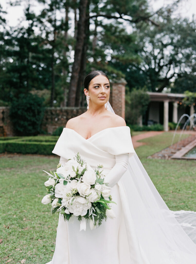 Soft and elegant bridal portraits at Longue Vue House and Gardens.