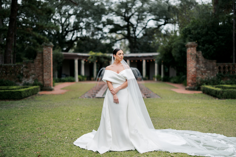 Romantic bridal session under the oak trees at Longue Vue House and Gardens.