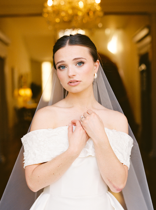 he perfect balance of history and elegance in this Louisiana bridal portrait session.